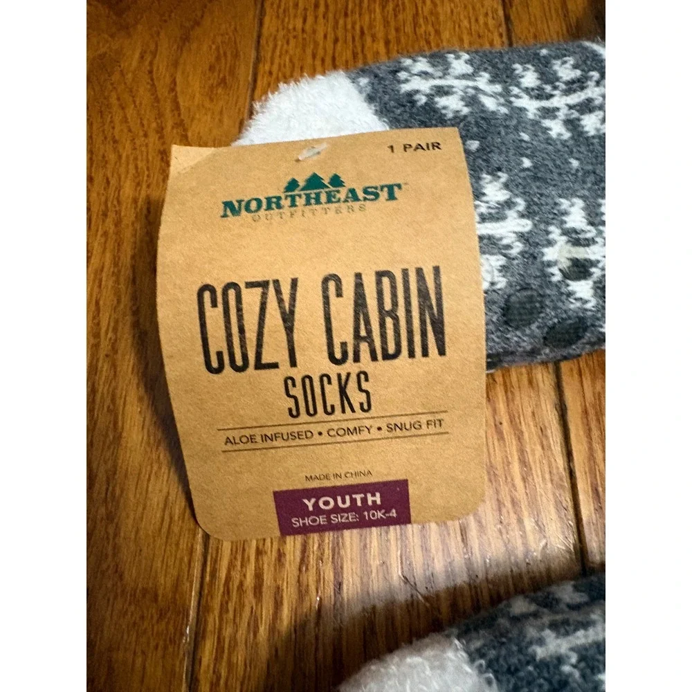 Northeast Outfitters Kids Cozy Cabin Socks 2 Pairs Gnome Snowflake Grey 10K-4